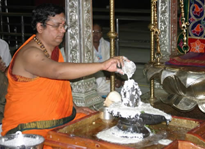 Information about importance of lord shiva abhishekam,shiva abhishekam benifits, shiva pooja,shiva abhishekam mantras-  teluguone